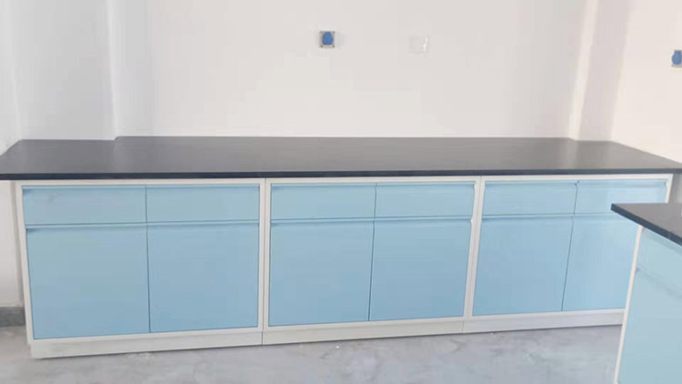 大連全鋼實(shí)驗(yàn)臺(tái)：耐腐蝕、承重力強(qiáng)，為實(shí)驗(yàn)室打造安全耐用操作臺(tái)