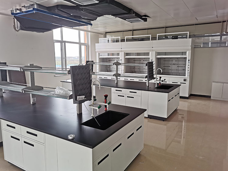 從材質(zhì)到性能，大連全鋼實(shí)驗(yàn)臺(tái)重新定義實(shí)驗(yàn)室標(biāo)準(zhǔn)